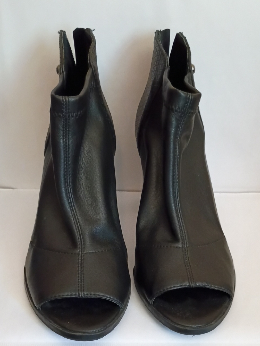 Simply Vera Vera Wang Black Open-Toe Slip-On Mules